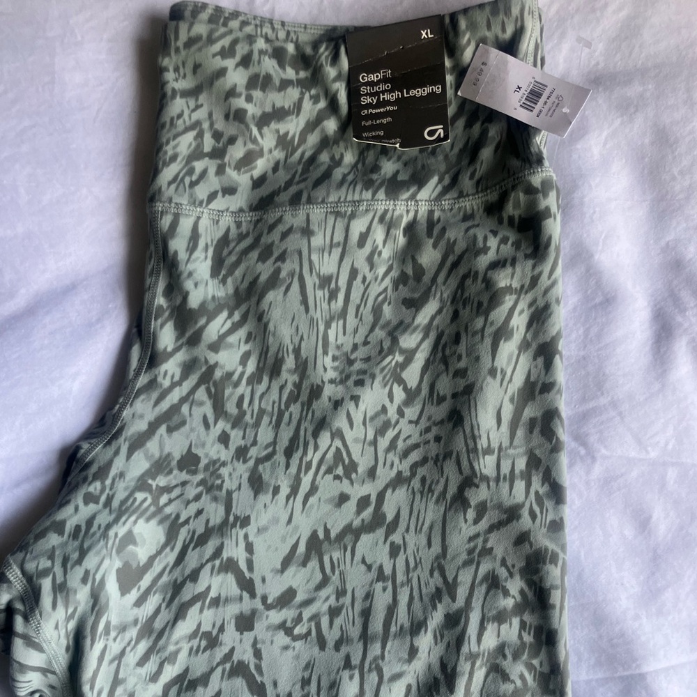 Gap fit NWT studio Sky High full length Legging